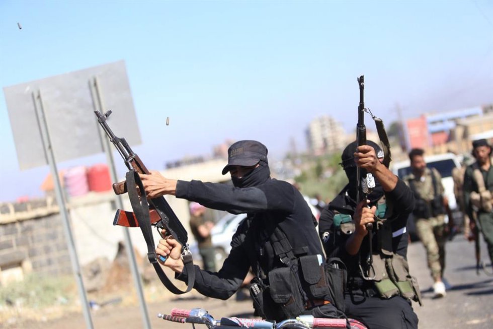 Fuerzas de seguridad sirias entran en la ciudad de Sueida, en el sur de Siria, el 15 de julio 