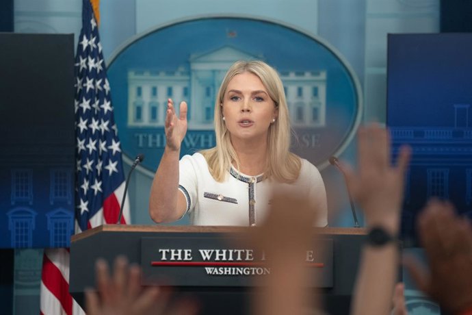 WASHINGTON, 17 de julho de 2025 -- A secretária de imprensa da Casa Branca, Karoline Leavitt, responde a perguntas durante uma coletiva de imprensa na Casa Branca em Washington, D.C., Estados Unidos, em 17 de julho de 2025. O presidente dos EUA, Donald Tr