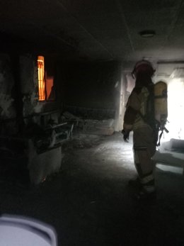 Uno de los bomberos de la DPT en el interior del centro de menores extranjeros no acompañados incendiado en Teruel.