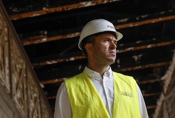 El presidente de la Diputación, Vicent Mompó, supervisa las obras de la Plaza de Toros