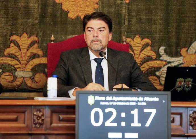 Archivo - El alcalde de Alicante, Luis Barcala, en una imagen de archivo