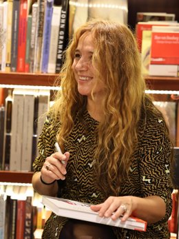 Isabel González, autora de 'La geometría de los cuentos. Infografías literarias', galardonada como Mejor Obra Editada.