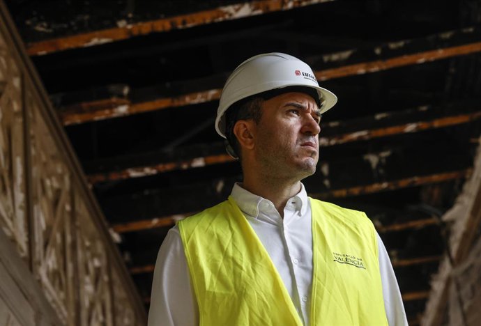 El president de la Diputació, Vicent Mompó, supervisa les obres de la Plaça de Bous