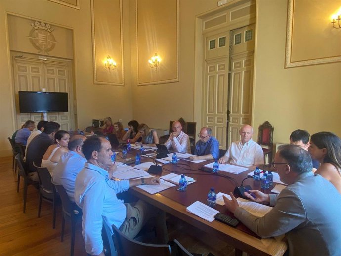 El Ayuntamiento de Valladolid, excepto Vox, suscribe una moción por la convivencia y contra el racismo .