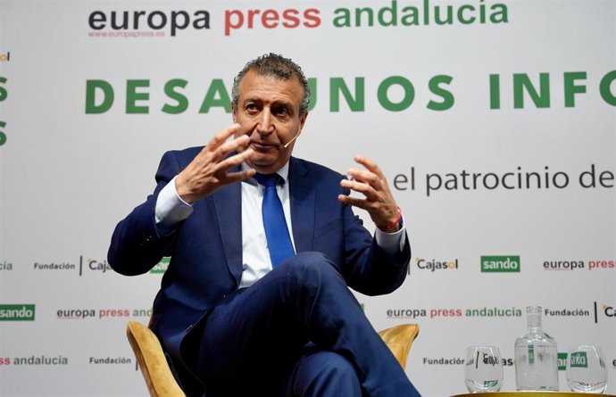Archivo - Javier Fernández en un desayuno de Europa Press Andalucía en la Fundación Cajasol