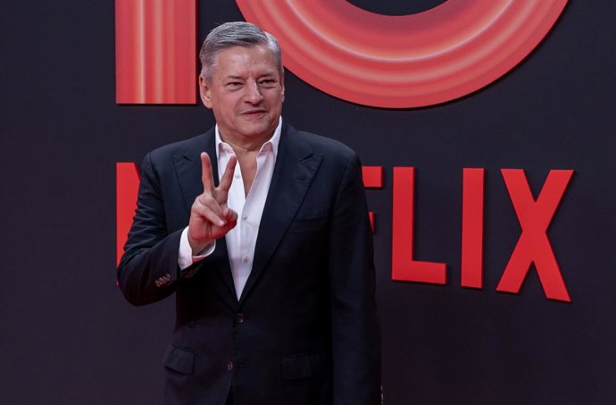 Ted Sarandos (Netflix) dice que la IA hará que las películas y series sean "mejore y más baratas"