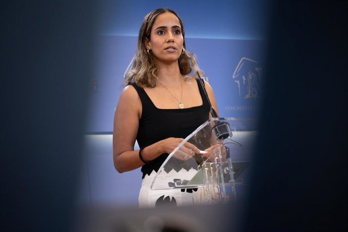 La diputada de Sumar Tesh Sidi durante una rueda de prensa en el Congreso de los Diputados, a 15 de julio de 2025, en Madrid (España).