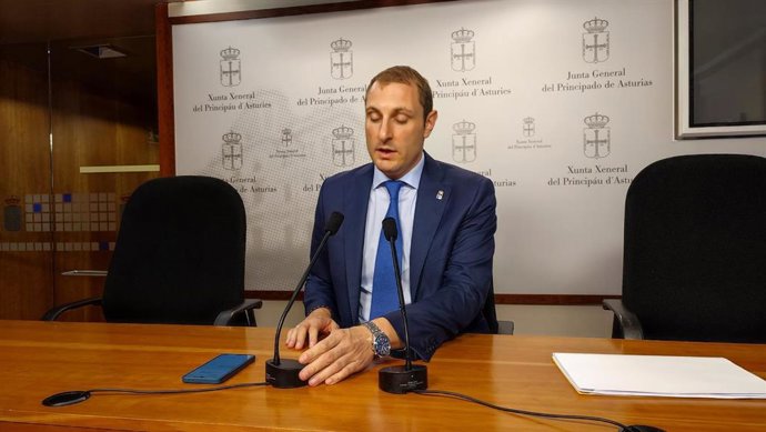 Archivo - El diputado del Grupo Mixto-Foro, Adrián Pumares.