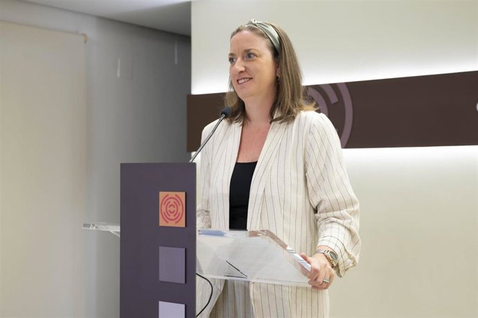 La portavoz socialista de Educación en las Cortes de Aragón, María Rodrigo, durante su comparencencia.