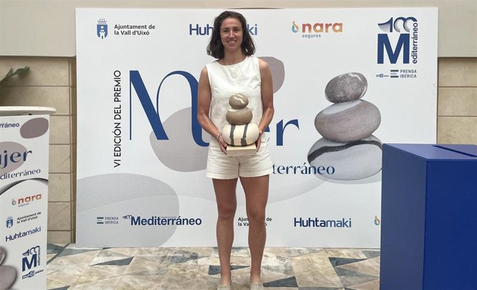 La tenista Sara Sorribes, galardonada con el Premio Mujer del Mediterráneo 2025, concedido por El Periódico Mediterráneo.