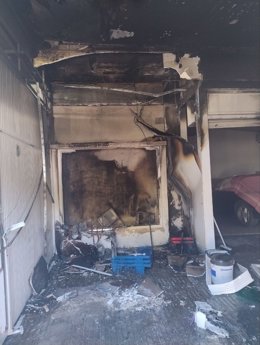 Contador eléctrico destruido tras el incendio en Playa de Muro.