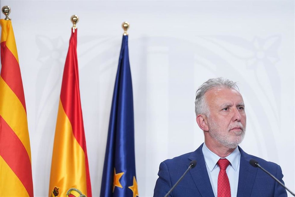 El ministro de Política Territorial y Memoria Democrática de España, Ángel Víctor Torres ofrece declaraciones en una rueda de prensa, tras la reunión de la Comisión bilateral Estado-Generalitat, en el Palau de la Generalitat, a 14 de julio de 2025, en B