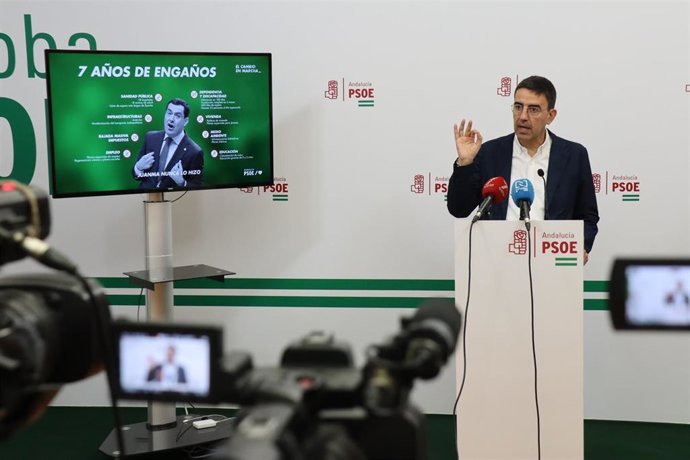 El portavoz de Presidencia del PSOE-A, Mario Jiménez, en rueda de prensa en Córdoba. (Foto de archivo).