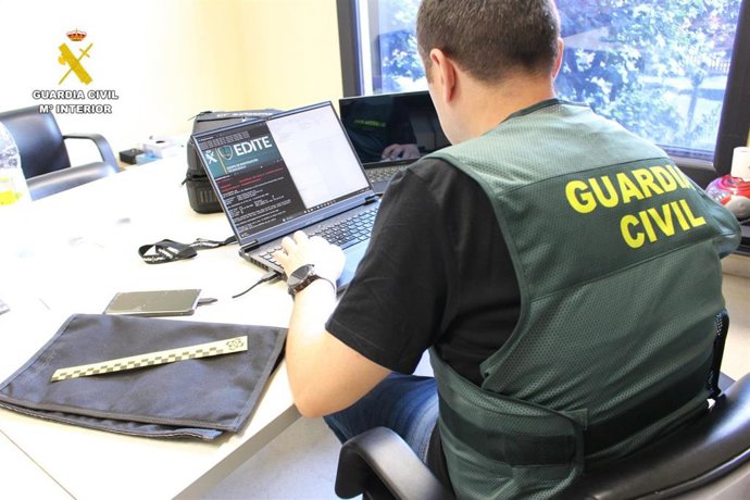 Detenidos dos hombres por estafar a una empresa salmantina 46.801 euros tras acceder a su correo electrónico.