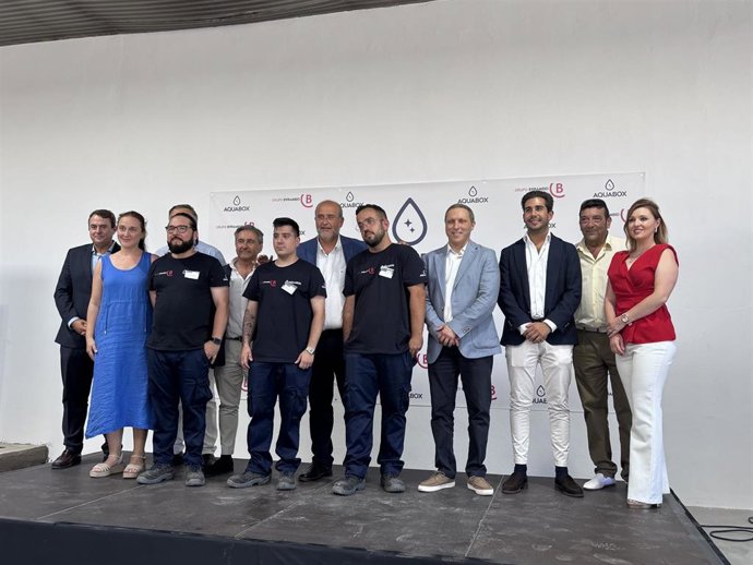 El vicepresidente primero de Castilla- La Mancha, José Luis Martínez Guijarro, durante la inauguración del nuevo lavadero Aquavox en la capital conquense.