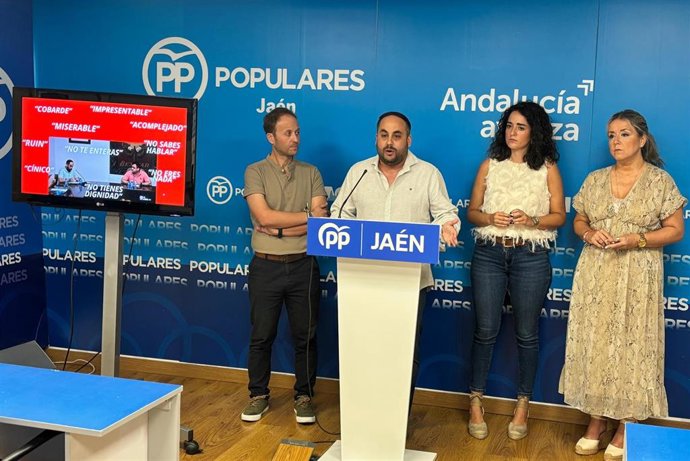 Intervención de Poyatos en la rueda de prensa