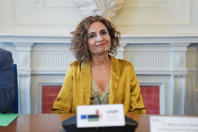 La vicepresidenta primera del Gobierno y ministra de Hacienda, María Jesús Montero, la clausura de un curso de la UIMP (Universidad Internacional Menéndez Pelayo), a 18 de julio de 2025, en Santander, Cantabria (España). El curso que clausura se titula 'L
