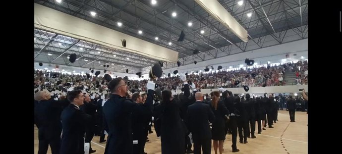 Marlaska condena "rotundamente la discriminación, el odio y a quienes lo alientan desde la política" .