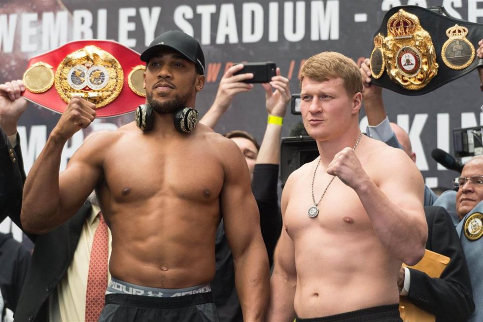 Archivo - Los boxeadores Anthony Joshua y Alexander Povetkin.