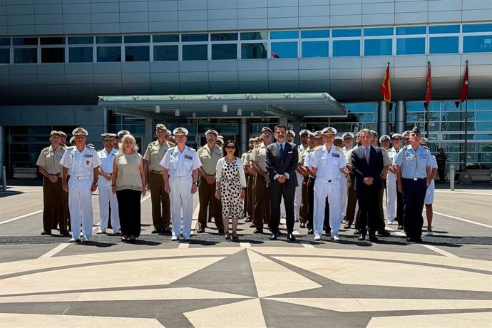 La ministra de Defensa, Margarita Robles, visita a los efectivos españoles destinados en el Cuartel General de la OTAN en Nápoles.