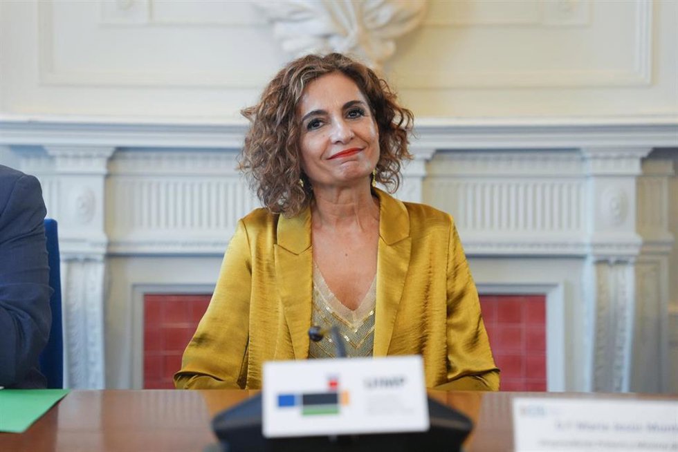 La vicepresidenta primera del Gobierno y ministra de Hacienda, María Jesús Montero, la clausura de un curso de la UIMP (Universidad Internacional Menéndez Pelayo), a 18 de julio de 2025, en Santander, Cantabria (España). El curso que clausura se titula 