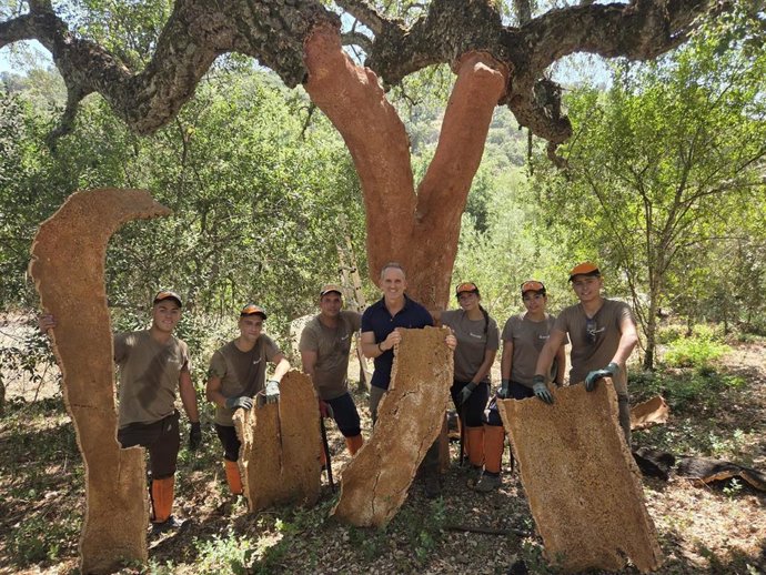 Martínez (centro), con los alumnos de la VI Escuela de Corcheros de Córdoba.