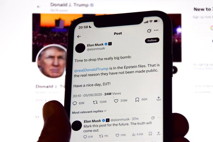 Archivo - Arquivo - 5 de junho de 2025, Londres, Inglaterra, Reino Unido: Elon Musk revelou em sua plataforma de mídia social X, antigo Twitter, que 'Donald Trump está nos Arquivos Epstein. Essa é a verdadeira razão pela qual eles não foram tornados públi