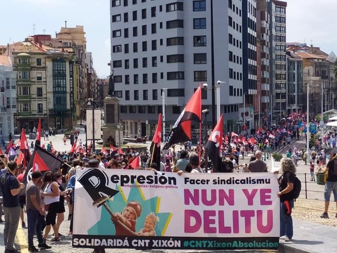 Archivo - Manifestación en Gijón por Les 6 de La Suiza.