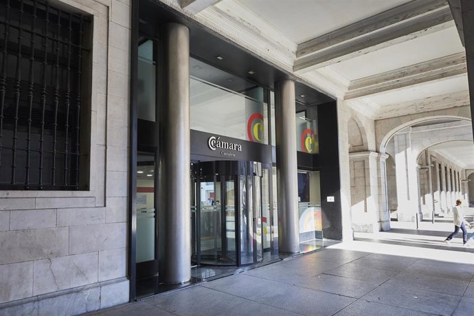 Archivo - Fachada de la Cámara de Comercio de Cantabria