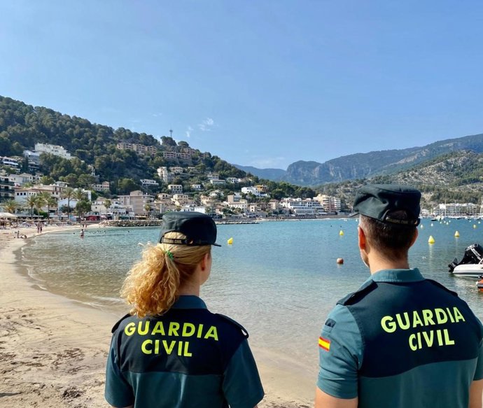 Archivo - Agentes de la Guardia Civil en Mallorca. 