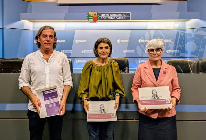 Rueda de prensa del Gobierno vasco para presentar la encuesta de violencia contra las mujeres y otras formas de violencia interpersonal de 2024 con Nerea Melgosa, Miren Elgarresta y Jorge Aramendi