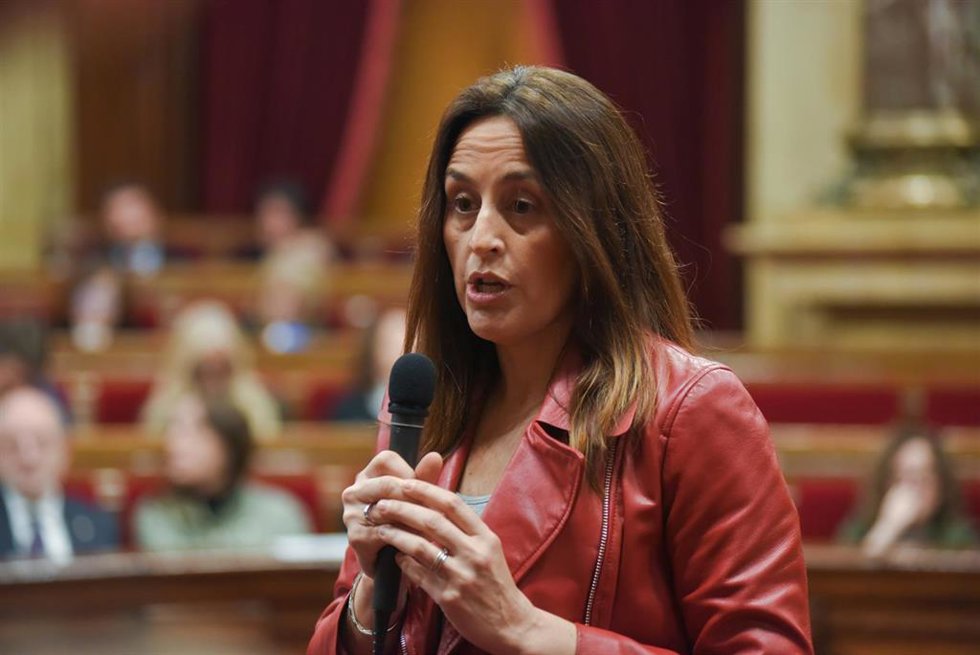Archivo - La consellera de Educación y Formación Profesional de la Generalitat, Esther Niubó, durante su intervención en la sesión de control al Govern en el Parlament