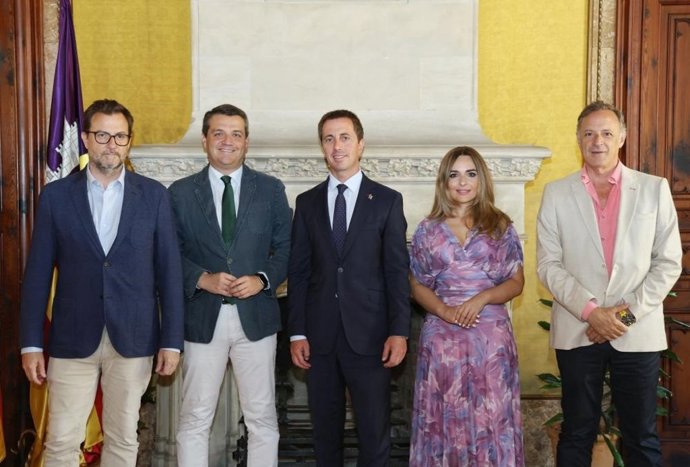 Reunión de Llorenç Galmés con autoridades cordobesas en el Palau Reial