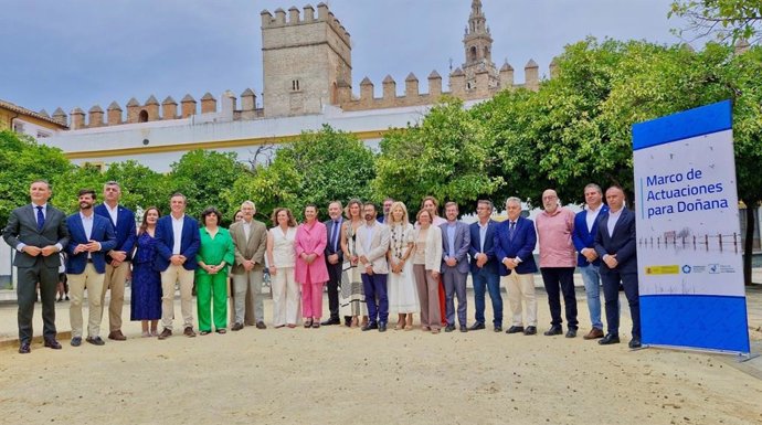 Reunión informativa de la Línea 13 del Marco Socioeconómico de Actuaciones para Doñana con los ayuntamientos de la zona.
