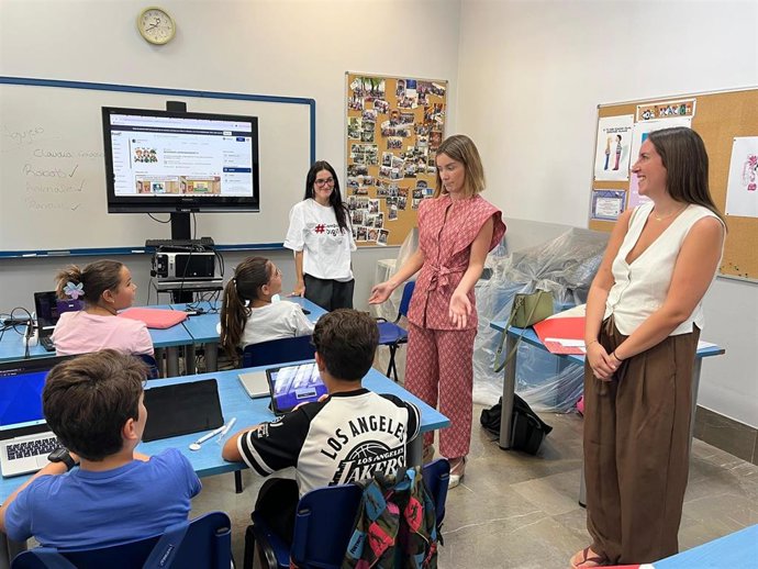 La delegada municipal de Educación, Blanca Gastalver, en la presentación del programa 'Campamento Digital' para potenciar el talento entre los jóvenes.