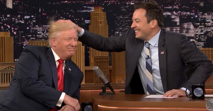 Archivo - Arquivo - Donald Trump, o candidato republicano à presidência dos Estados Unidos, visitou o programa de Jimmy Fallon, onde o apresentador verificou ao vivo se o agora famoso cabelo do magnata tinha algum truque.