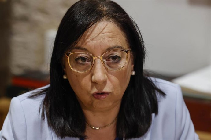 La presidenta de Les Corts Valencianes, Llanos Massó