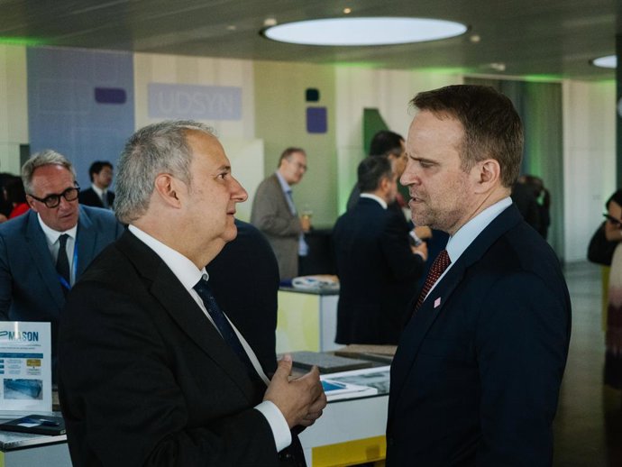 El ministro de Industria y Turismo, Jordi Hereu, junto al ministro francés Marc Ferracci