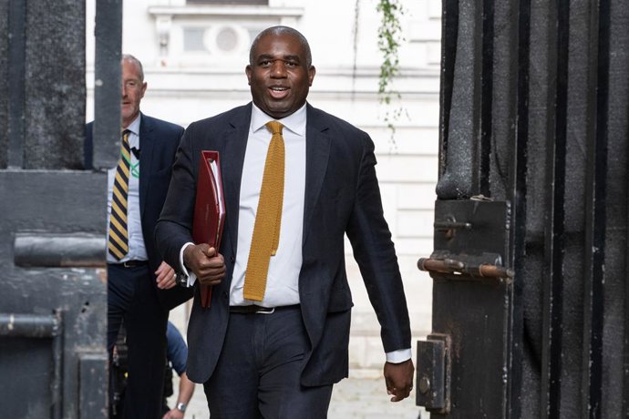 15 de julho de 2025, Londres, Inglaterra, Reino Unido: O Ministro das Relações Exteriores DAVID LAMMY chega à 10 Downing Street para uma reunião semanal do Gabinete.