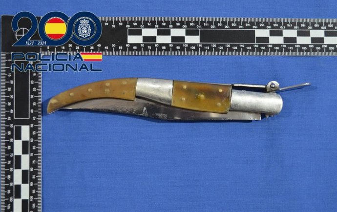Navaja con la que presuntamente el portero mató a un hombre en Salamanca