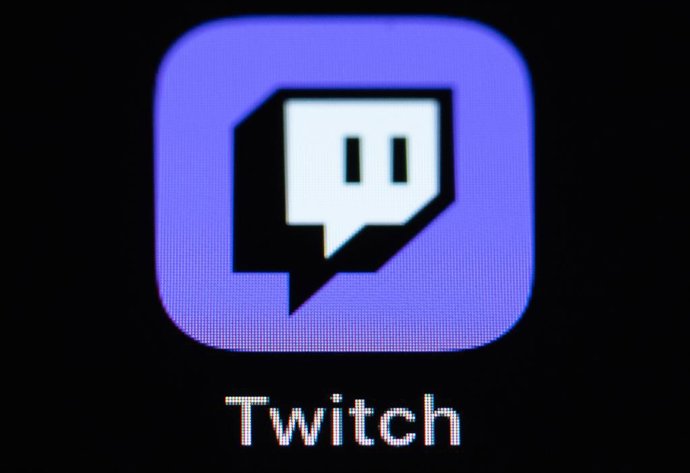 Archivo - Arquivo - ARQUIVO - 08 de março de 2022, Rottweil: vista geral do ícone do aplicativo de streaming de vídeo Twitch na tela de um iPhone SE. Um tribunal de Moscou multou o Twitch em 4 milhões de rublos (US$ 67.769) na terça-feira por supostamente