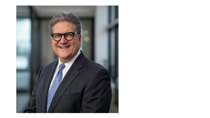 El senador Robert Hertzberg.