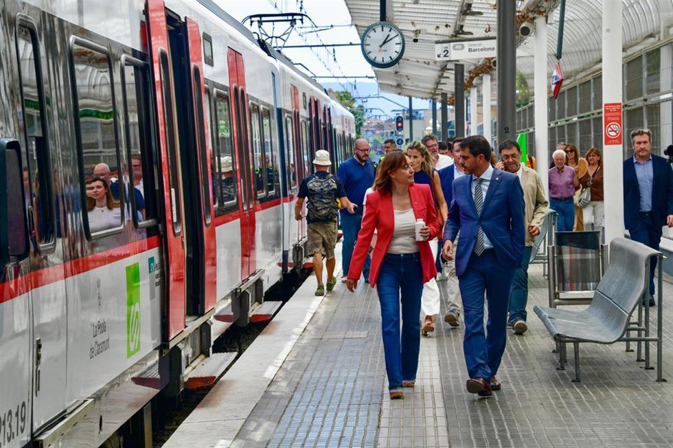 La consellera de Territorio, Vivienda y Transición Ecológica de la Generalitat, Sílvia Paneque, y el alcalde de Igualada (Barcelona), Marc Castells.
