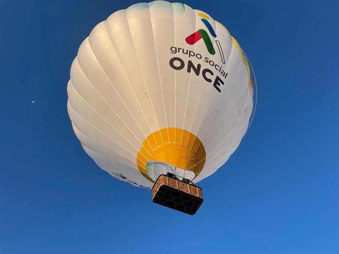 Globo aeroestático de la Fundación ONCE y 'Siempre en las Nubes'