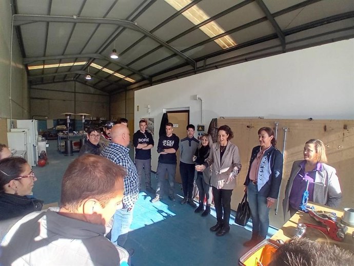 Imagen de archivo de una visita de la delegada de Empleo, Ana Mata,  a un curso de Formación Profesional para el Empleo