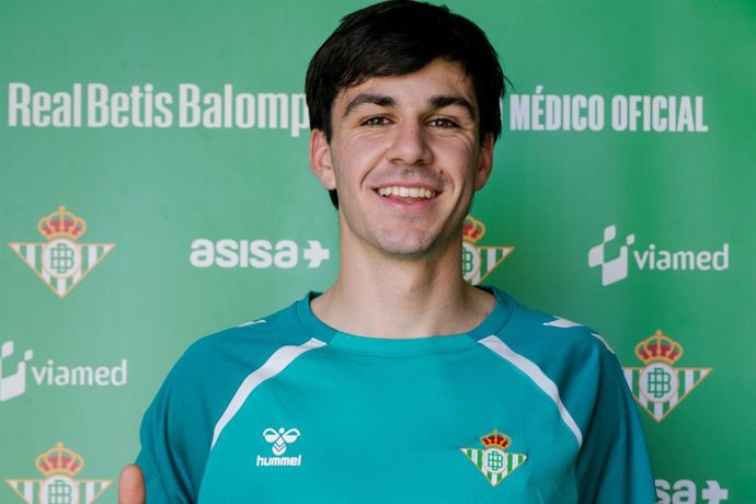 Gonzalo Petit pasa un reconocimiento médico con el Real Betis.