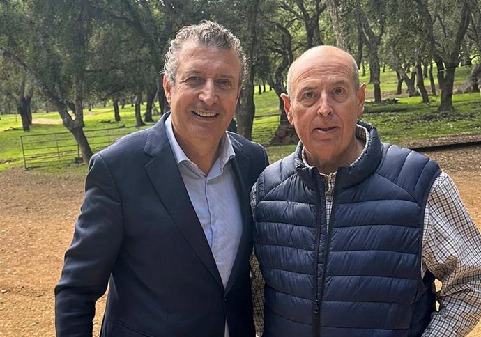 Javier Fernández con el exalcalde de Las Navas Antonio Gutiérrez Lora