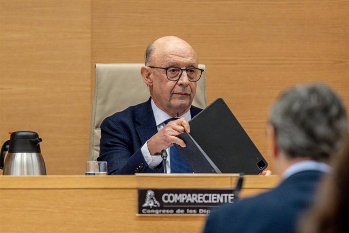 Archivo - El exministro de Hacienda y Función Pública Cristóbal Ricardo Montoro comparece ante la comisión de Investigación sobre la denominada ‘Operación Catalunya.