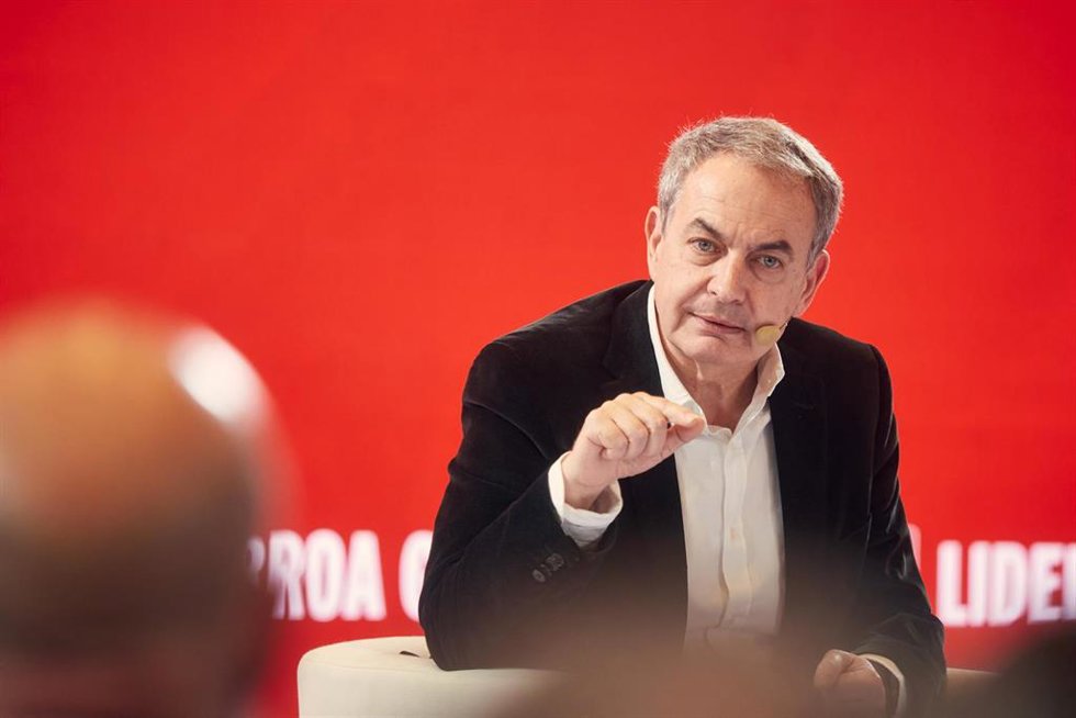 Archivo - El expresidente del Gobierno, José Luis Rodríguez Zapatero, durante un coloquio bajo el título, 'Futuro en clave feminista', en el 13 Congreso Regional del PSN, a 21 de marzo de 2025, en Pamplona, Navarra (España). 