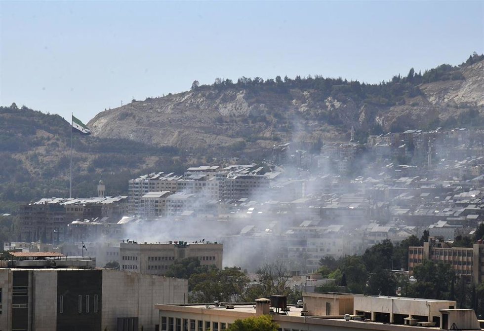 Humo en Damasco tras el bombardeo israelí a la capital siria (archivo).